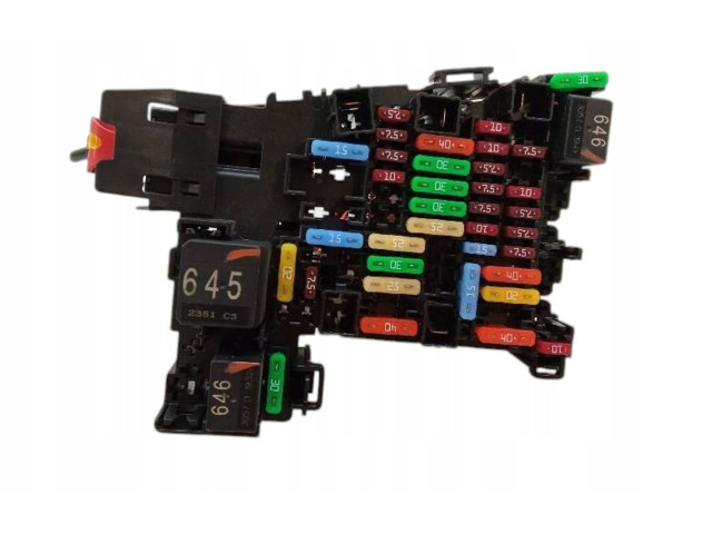 Блок предохранителей 5Q0937615C Skoda Karoq