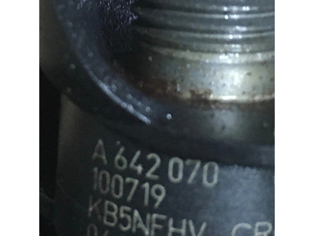 Vstřikovač A642070   Mercedes-Benz C W204  pro naftový motor 3.0 642830 