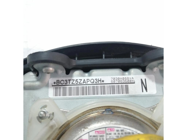 Подушка безопасности водителя 7030A088XA Mitsubishi Outlander