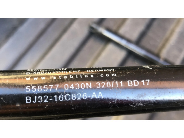 Амортизатор капота двигателя