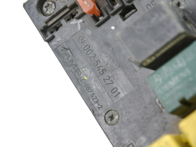 Pojistková skříňka 0025452701 Mercedes-Benz E W210 1995