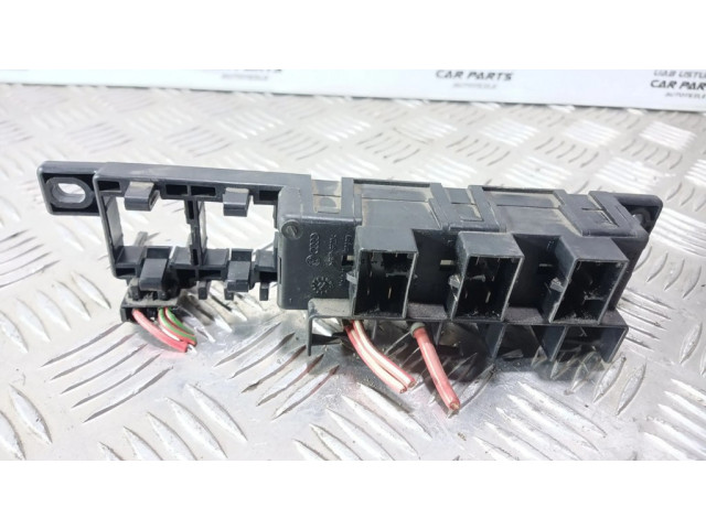 Pojistková skříňka 8L0941822 Audi A3 S3 8L 1998