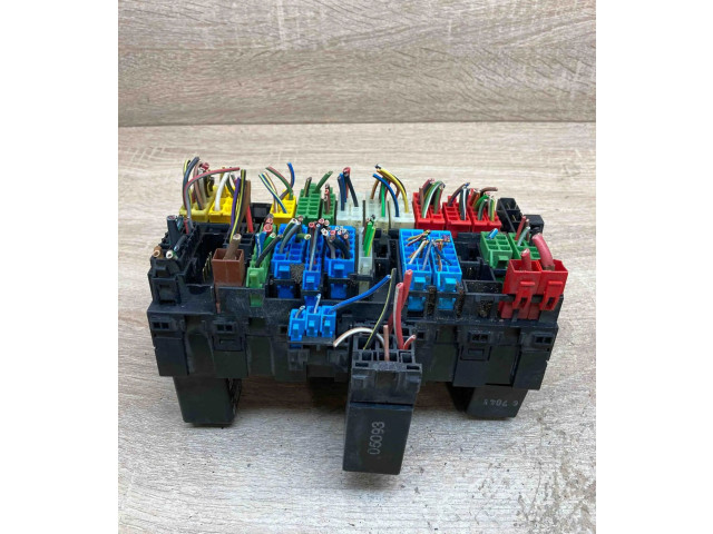 Блок предохранителей 357937039 Volkswagen Transporter - Caravelle T4