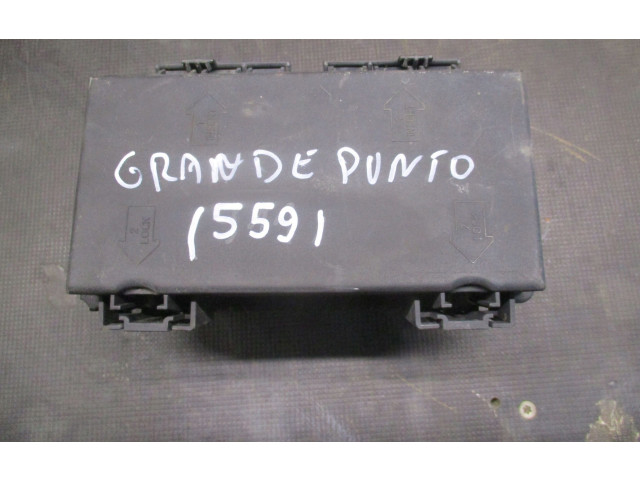 Блок предохранителей 51737884 Fiat Grande Punto