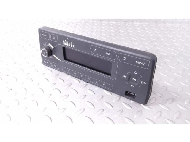 Радио/ проигрыватель CD/DVD / навигация