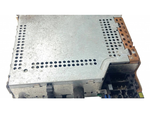 Радио/ проигрыватель CD/DVD / навигация