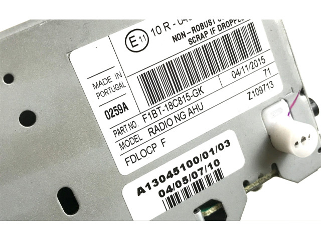 Радио/ проигрыватель CD/DVD / навигация