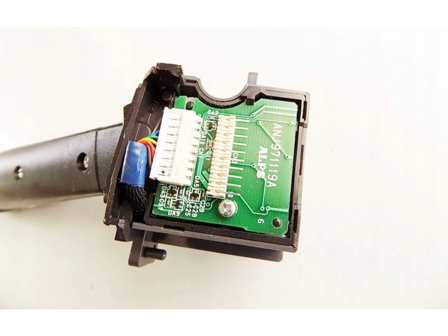 Ручка стеклоочистителей 90669742   Volvo V70