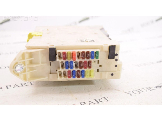 Блок предохранителей  8273053020   Lexus IS 220D-250-350    