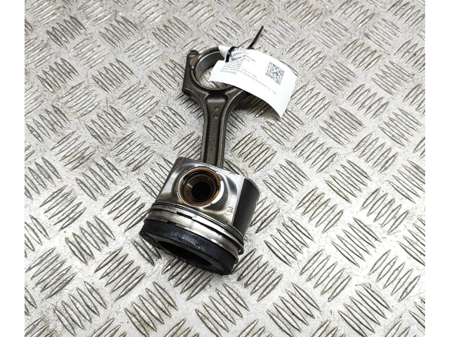  Поршень D 4204 T14 31375187, 31430898  Volvo V60  