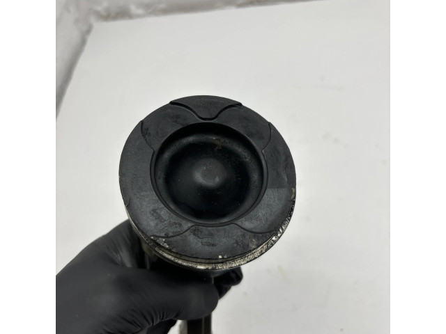 Píst Toyota Avensis T250 pro naftový motor 2.2 2AD