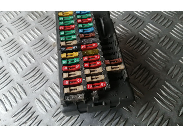 Блок предохранителей 9450582180   Peugeot 406    