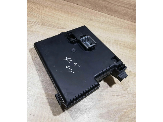 Блок предохранителей 8676391, 12217799 Volvo XC90