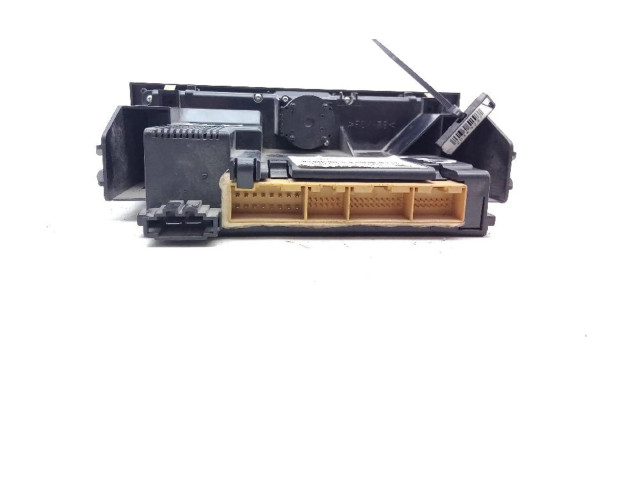 Блок управления климат-контролем    Audi A2