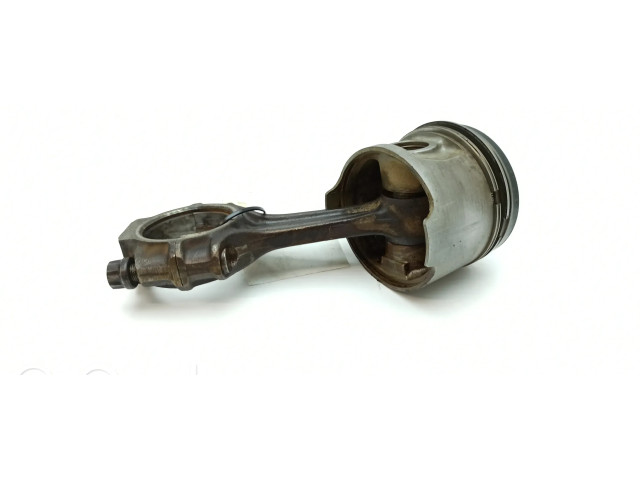 Píst 11004 Mercedes-Benz S W116 pro benzínový motor 2.8