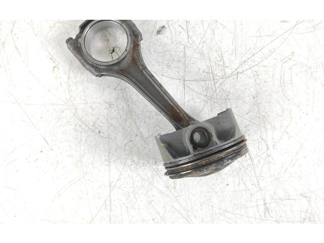 Поршень с шатуном Porsche Macan