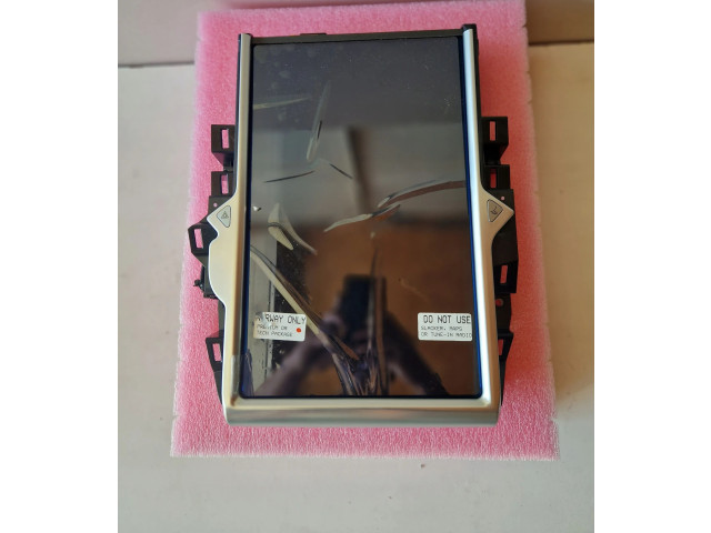 Дисплей 145073700B Tesla Model X