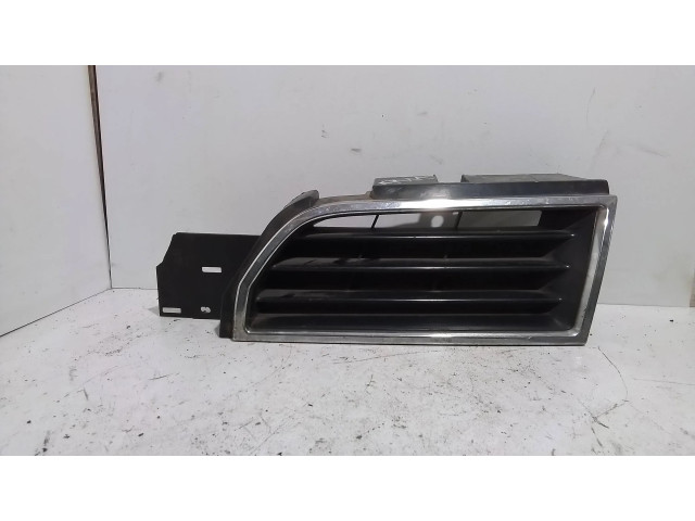 Передняя решётка Mitsubishi Carisma 2000-2004 года MR361221, SP3686