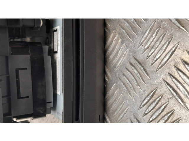 Радио/ проигрыватель CD/DVD / навигация