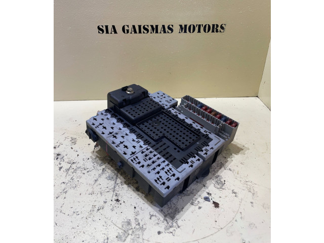 Блок предохранителей  9162316   Volvo S80    