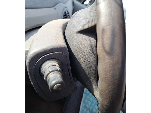 Pojistková skříňka Руль 8200271529 Renault Modus 2006