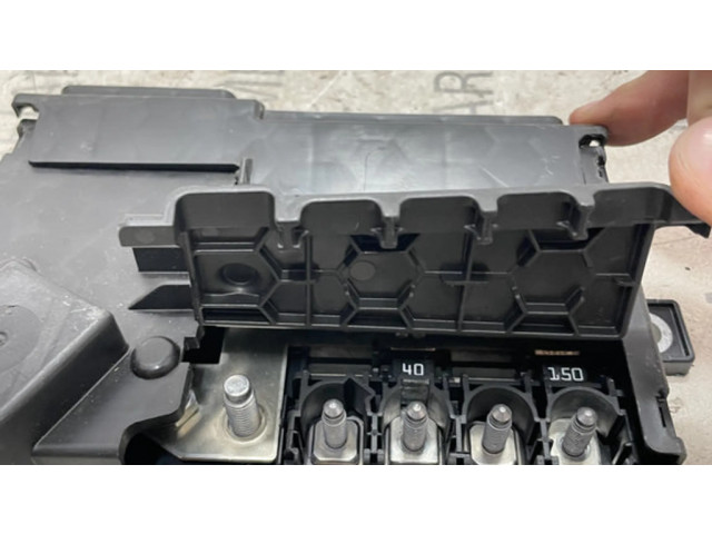 Pojistková skříňka A2135406100 Mercedes-Benz E W213 2019