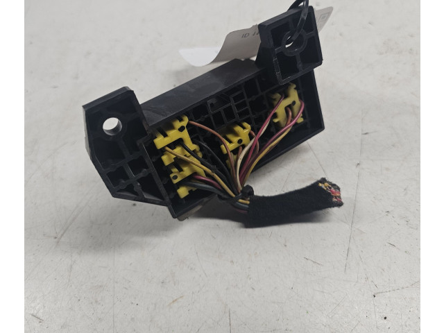 Блок предохранителей 913103E020   KIA Sorento    