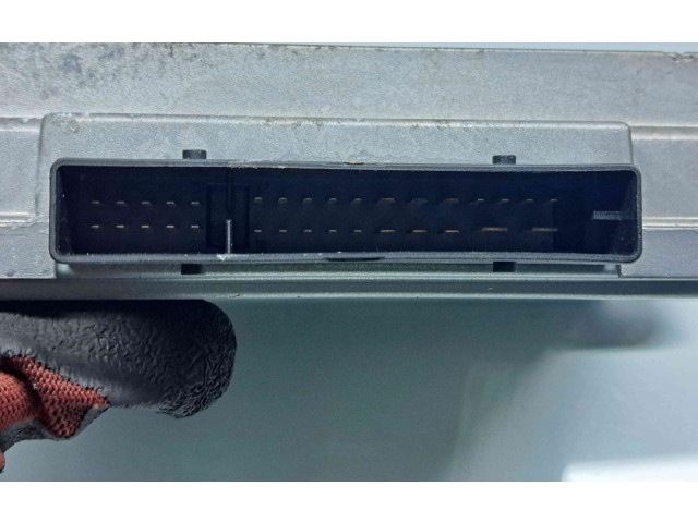 Топливная рампа 8J0035223B Audi TT Mk1