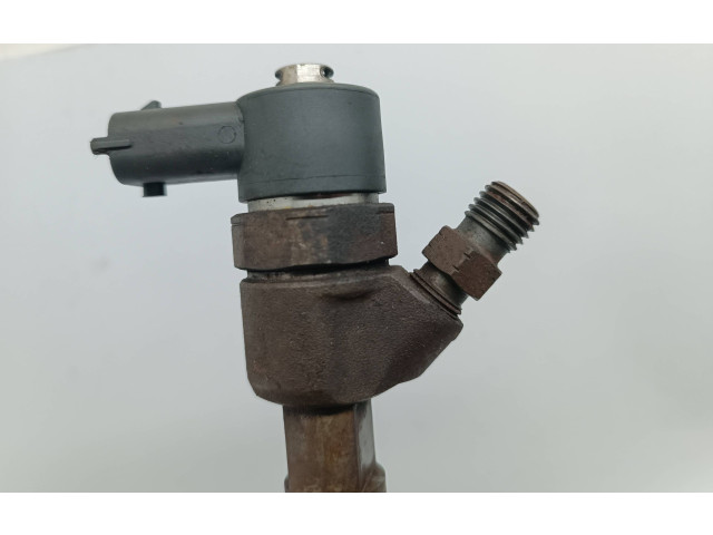 Vstřikovač 0445110223, 338002A120 KIA Cerato
