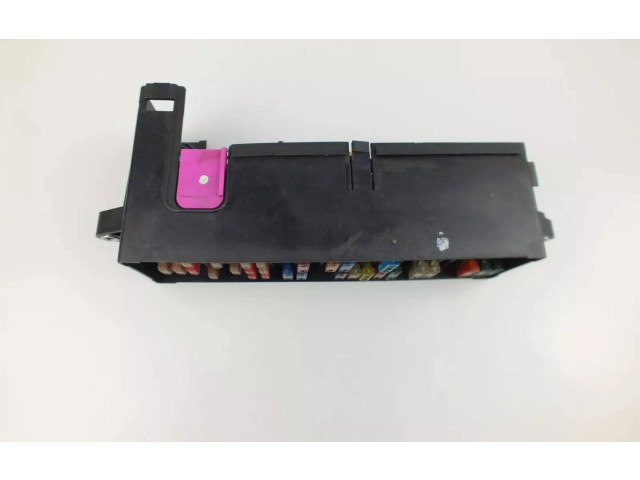 Блок предохранителей 1T1937615A Volkswagen Caddy