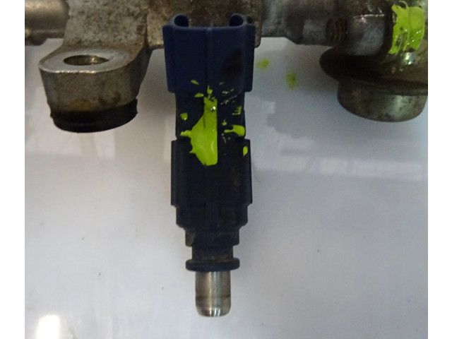 Топливная рампа    Toyota Yaris Verso  