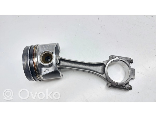  Поршень с шатуном DDYA 79L121  Audi Q2 - для дизельного двигателя 1.6