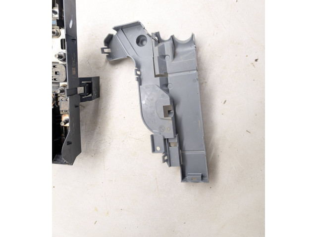 Pojistková skříňka 31473767, 32200086 Volvo V60 2020