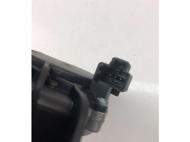 Моторчик дворников 31349380    Volvo XC90