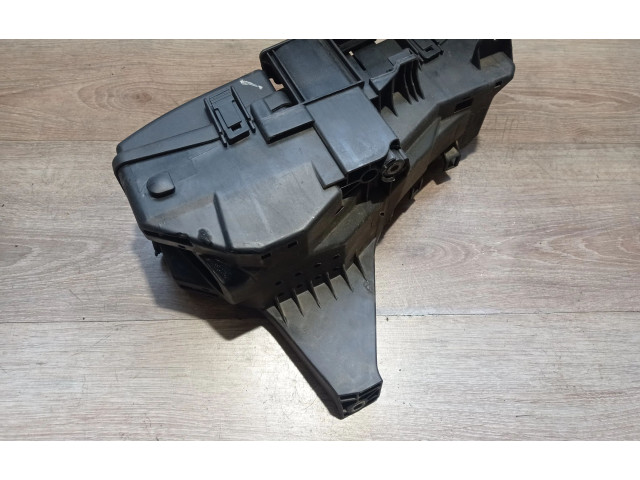 Блок предохранителей 9494210, 9494211 Volvo S60