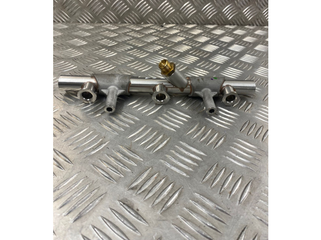 Vstřikovací lišta 06E130090AJ   Audi A8 S8 D4 4H    CREC 