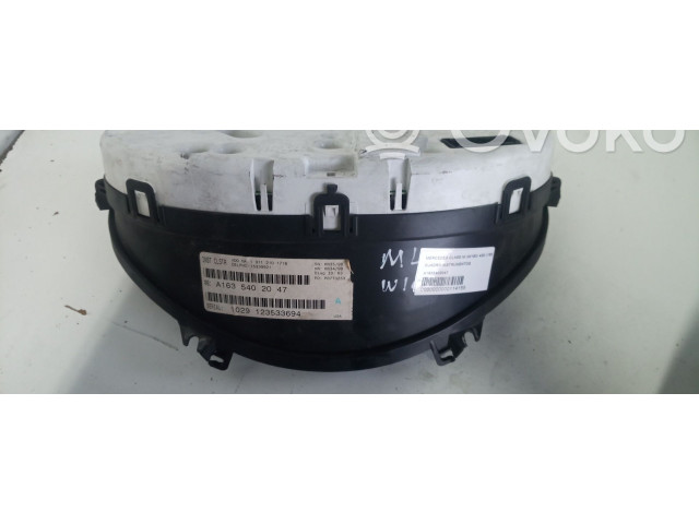 Přístrojová deska Mercedes-Benz ML W163 2005 A1635402047