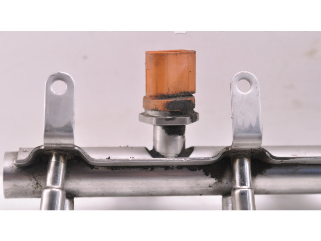 Топливная рампа 06J133317M Volkswagen Golf VI для двигателя CBFA