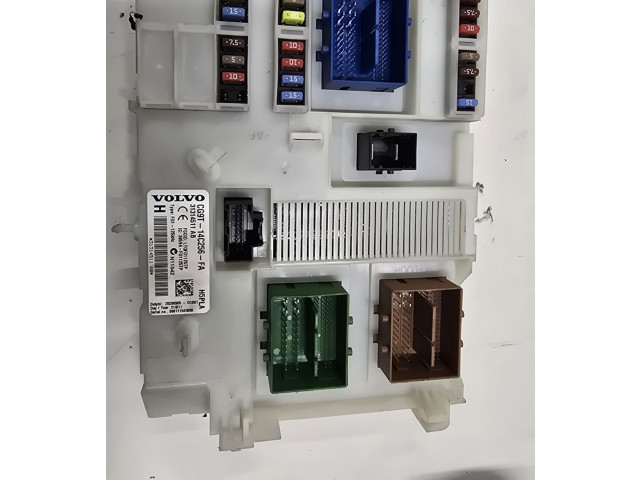 Блок предохранителей  31314511AB, CG9T-14C256-FA   Volvo V70    