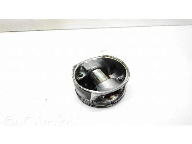 Píst BMW 5 F10 F11 pro naftový motor 2.0 N47D20C