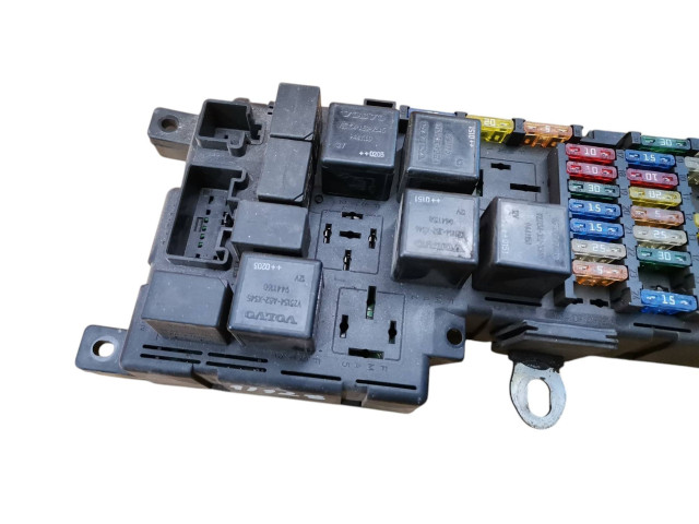 Блок предохранителей 8637841, 518717004 Volvo S60