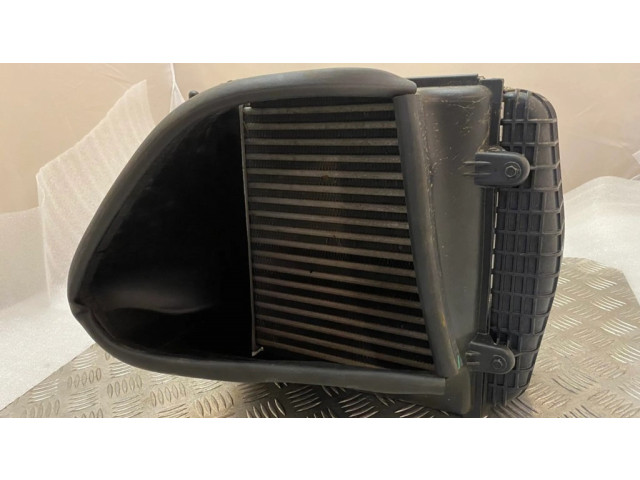 Интеркулер 670109554, 670103768 Maserati Levante 3.0