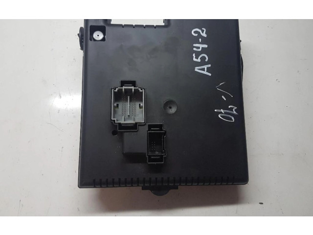 Блок предохранителей 30728512, A542 Volvo V70