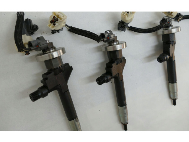 Vstřikovač 13H50 Mazda MPV II LW