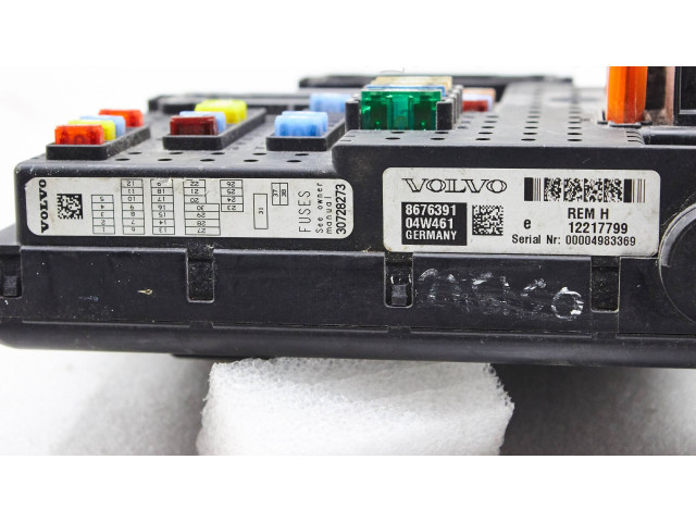 Блок предохранителей 8676391   Volvo V70    