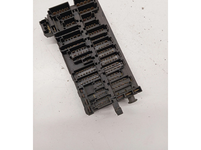 Блок предохранителей  357937039   Volkswagen Transporter - Caravelle T4    