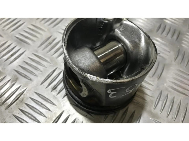 Píst 82l73 Toyota Avensis T220 pro naftový motor 2.0