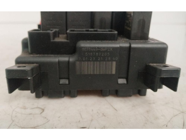 Блок предохранителей 8678449 Volvo S60