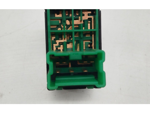 Přístrojová deska Nissan Primera 2001