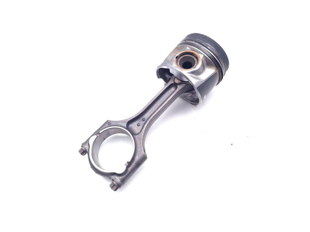 Поршень с шатуном D4204T23 D4204T23 Volvo XC90